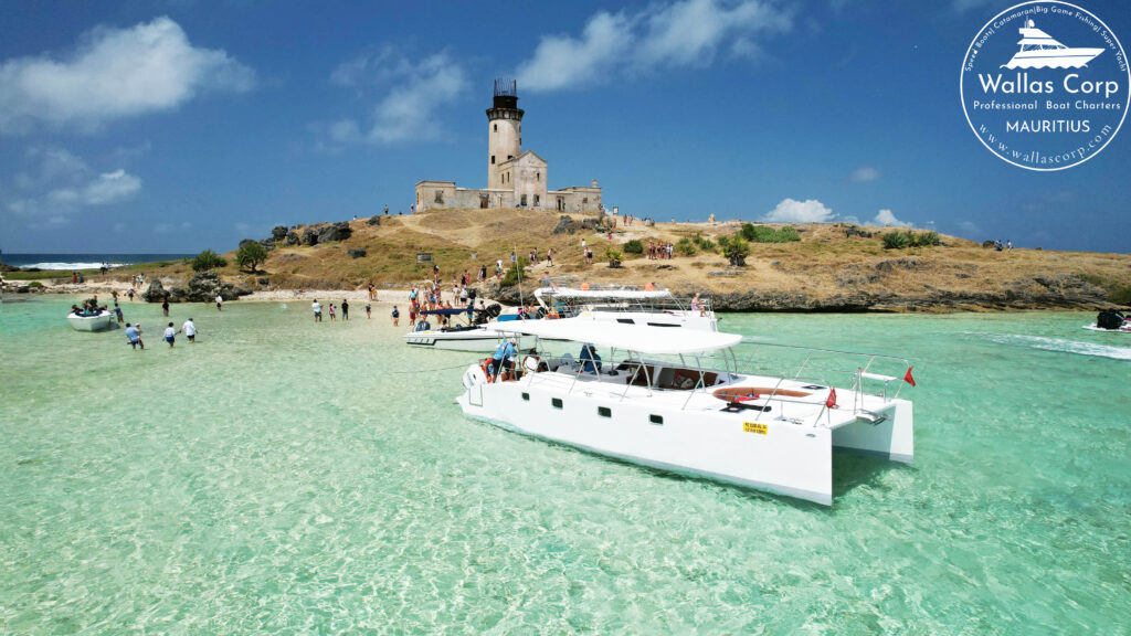 CataSpeed boat near Lighthouse Island